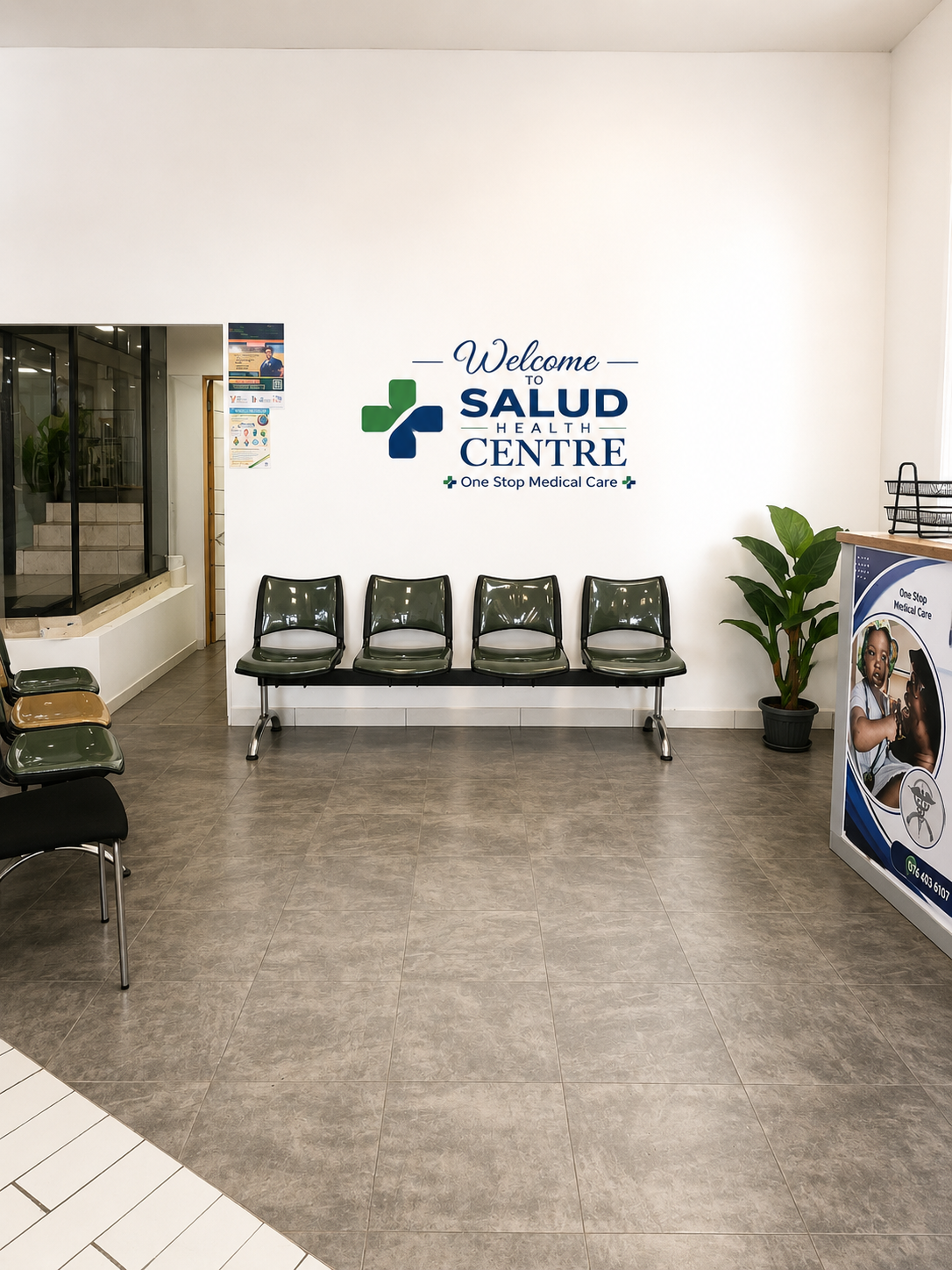 Bright, welcoming waiting area at Salud Medical Centre